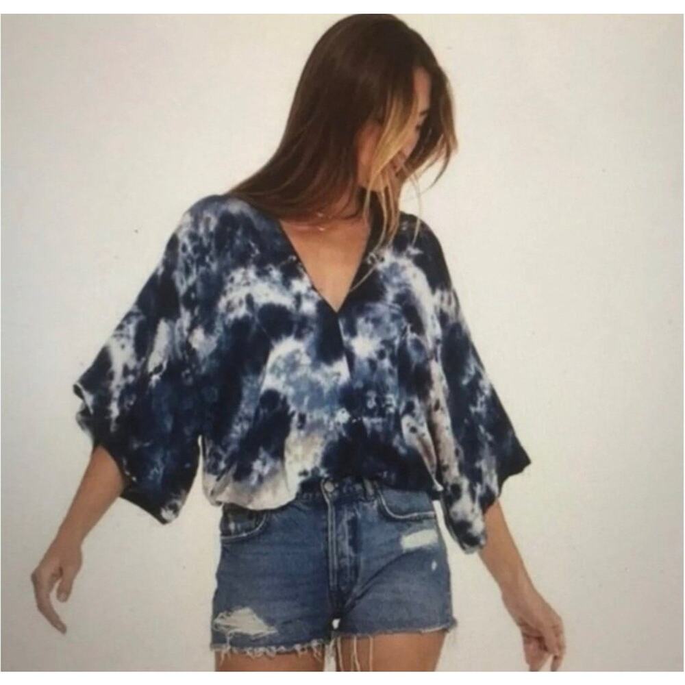 YFB young fabulous broke Rayon tie dye blouse Medium Flutter Sleeve Hi-Lo Flowy